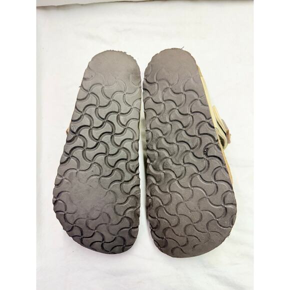 Birkenstock  thong sandals  women’s size 36/230LS 5/5.5 color beige have a flaw - Picture 12 of 13